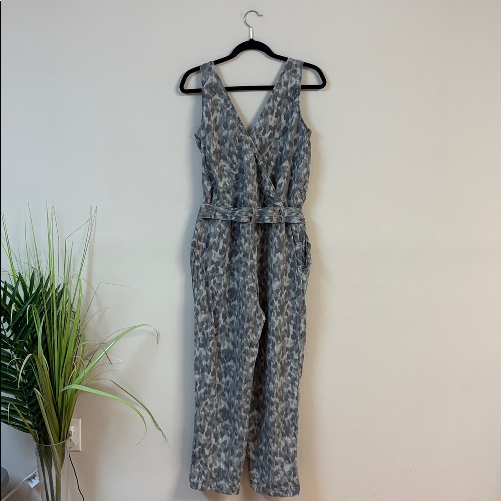 Anthropologie Cloth & Stone Gray animal print Patterned Jumpsuit size L - Picture 3 of 7